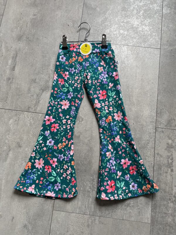 Flared broek Bloemetjes! Maat 146