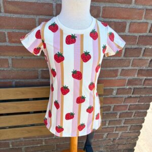 t-shirt Aardbei! Maat 98